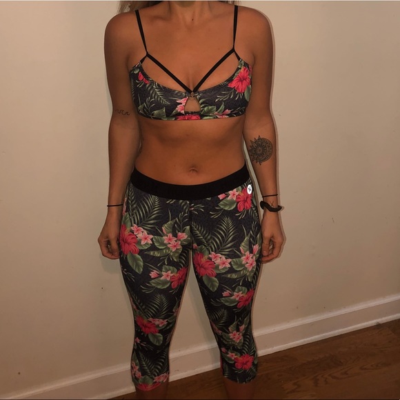 Hurley Pants - Excellent Condition Hurley Nike Bra & Legging Set Hurley Pants - Excellent Condition Hurley Nike Bra & Legging Set